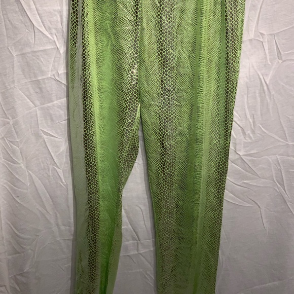 Super Slime 2-Piece Outfit 🐍 - Picture 4 of 5